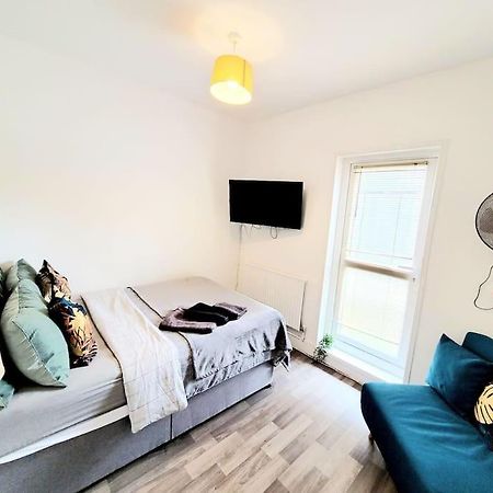 One Bedroom Apartment With A Terrace In Angel Londyn Zewnętrze zdjęcie