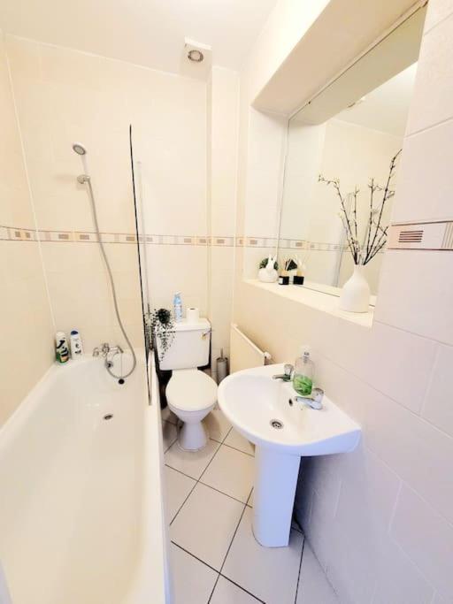 One Bedroom Apartment With A Terrace In Angel Londyn Zewnętrze zdjęcie